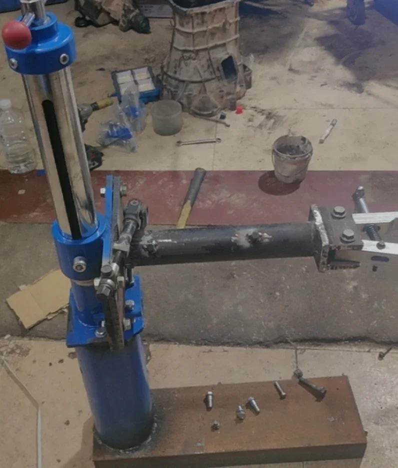 Universal Manual Spring Compressor Tool Sturdy Structure for Shock Absorber Disassembly in Garage and Home Repair
