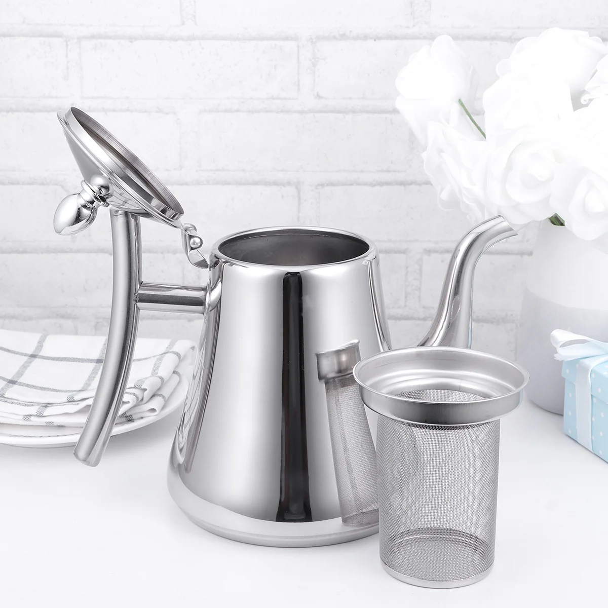 

Stainless Steel Tea Pot Natural Color Tea Kettle with Inner Strainer Easy Grip Kettle for Home Restaurant Use