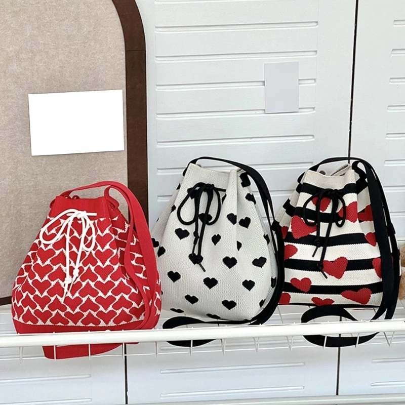 المرأة الجميلة نمط القلب محبوك حقيبة كتف الرباط دلو حقيبة سعة كبيرة حقيبة كروسبودي للاستحمام حقيبة يد المواعدة