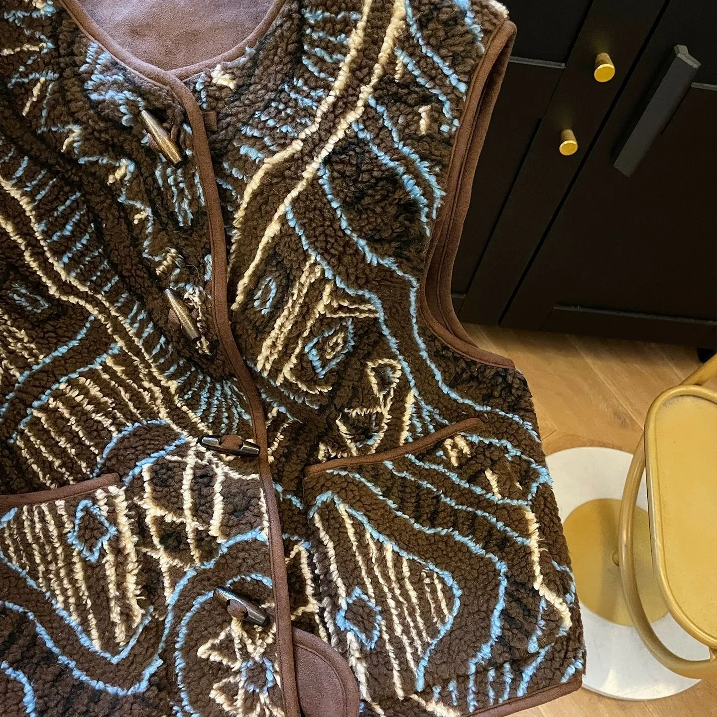 Chaleco Retro de piel sintética Sherpa para mujer, Otoño Invierno, botón de cuerno grueso, chaleco con estampado Tribal, sin mangas, abrigo sin mangas, Top