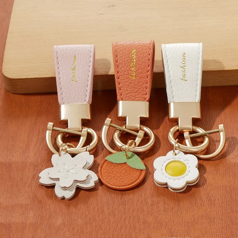 럭셔리 금속 짧은 가죽 꽃 오렌지 자동차 열쇠 고리 펜던트 분할 키 체인 여자 스트랩 패션 열쇠 고리 액세서리