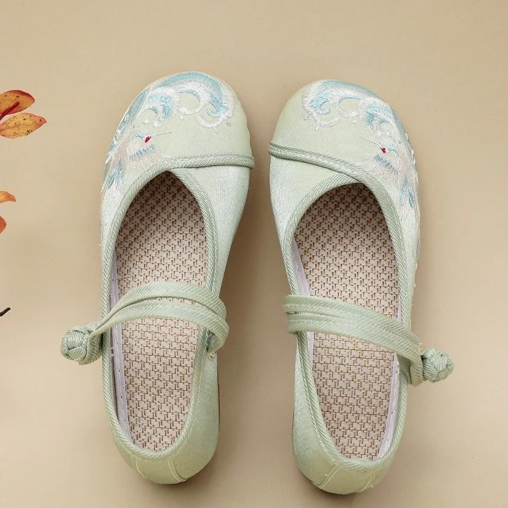 

Chinese Style Girls' Dancing Shoes Soft Sole Wear Resistant Embroidered Cloth Shoes Non-slip Comfortable Ballet Shoes