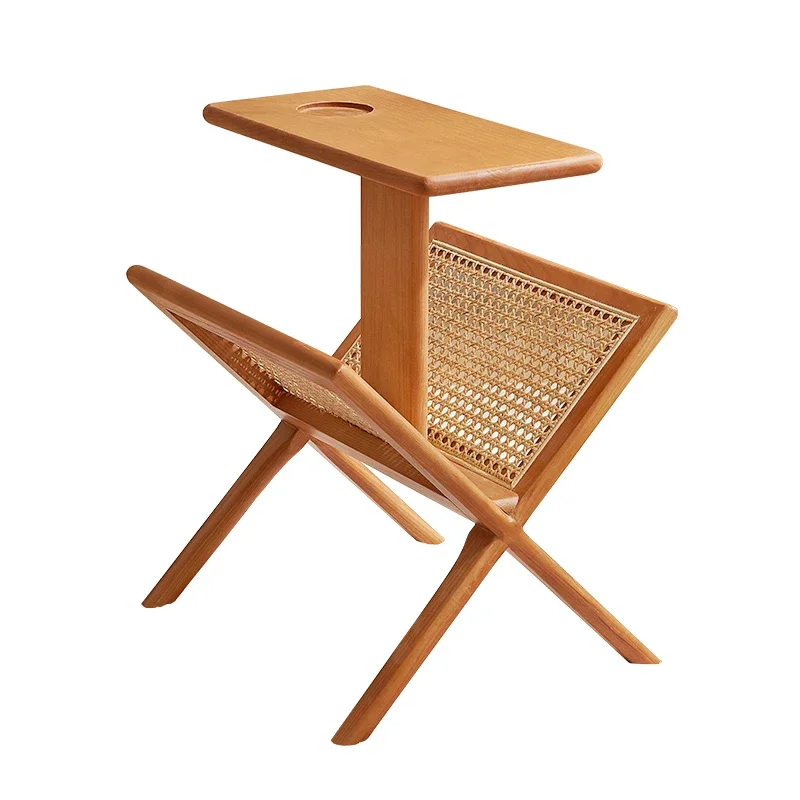 Zeitungsständer, vom Boden bis zur Decke reichender Zeitungsständer