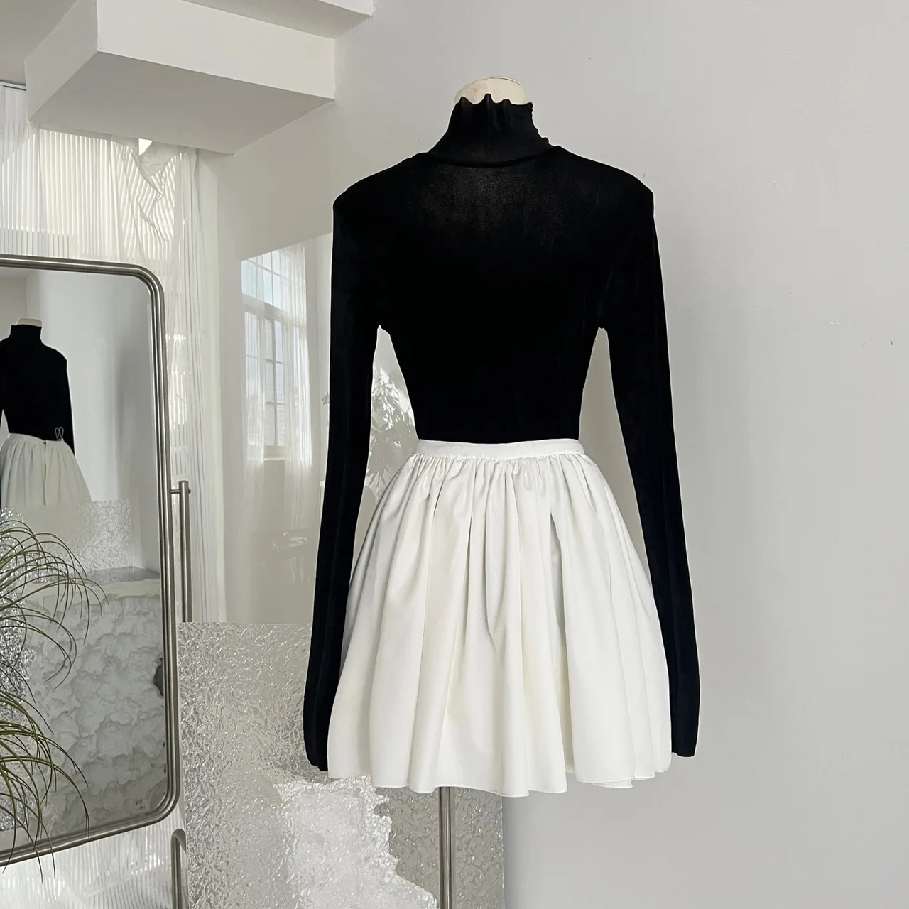 

Sets To Dress Black High Neck Long Sleeve Top High Waist Thin Princess Skirt Puffy Short Autumn Simple Two-piece Set Women