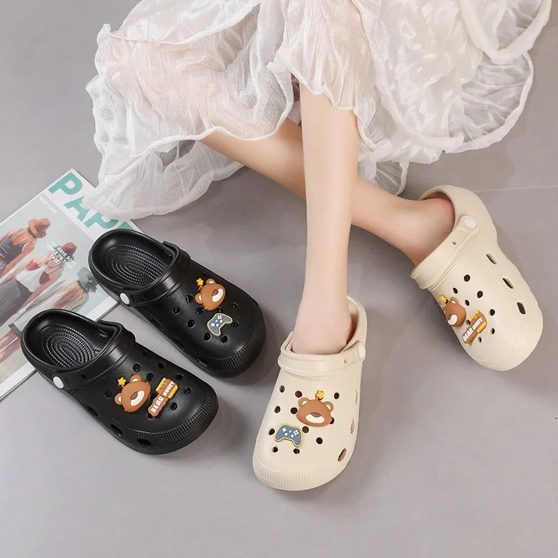 

2026 New Cute Bear Couple Hole Shoes Fashion Women Casual Garden Shoes Cool Slippers Men's Summer Slides Soft Eva Mules