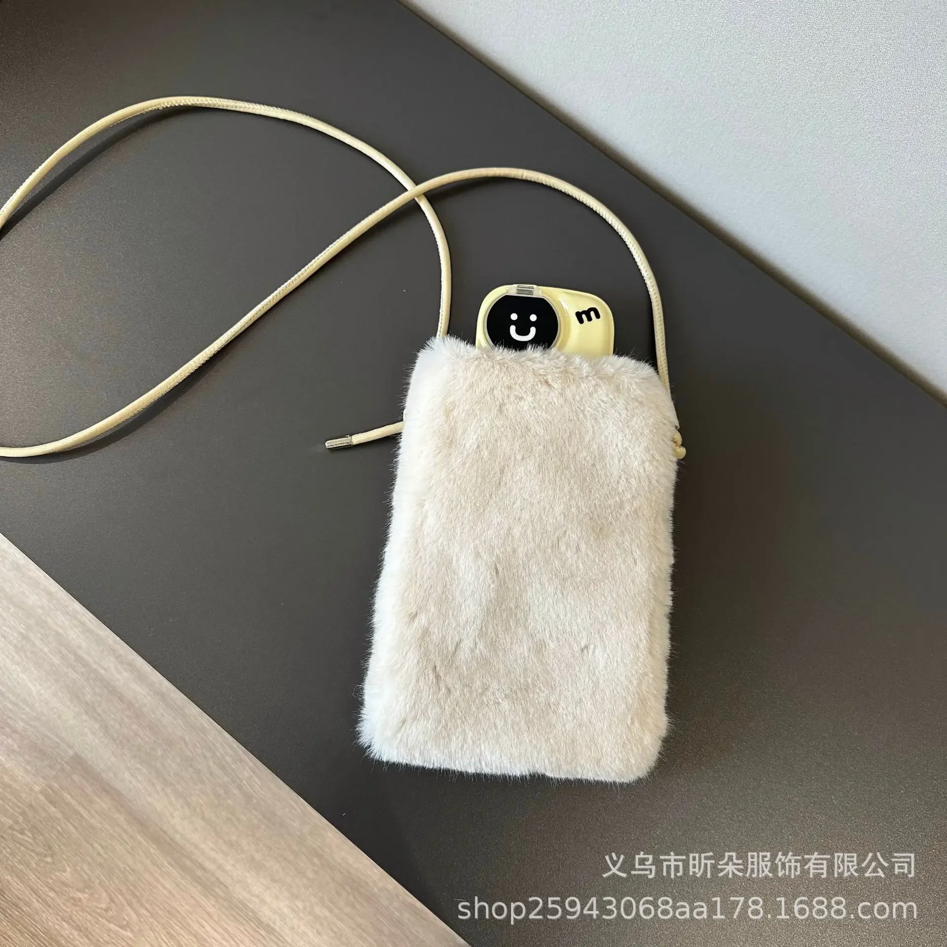 2023 nuova borsa per cellulare in peluche carina diagonale piccola moda autunno e inverno con borse in pelliccia Color caramella