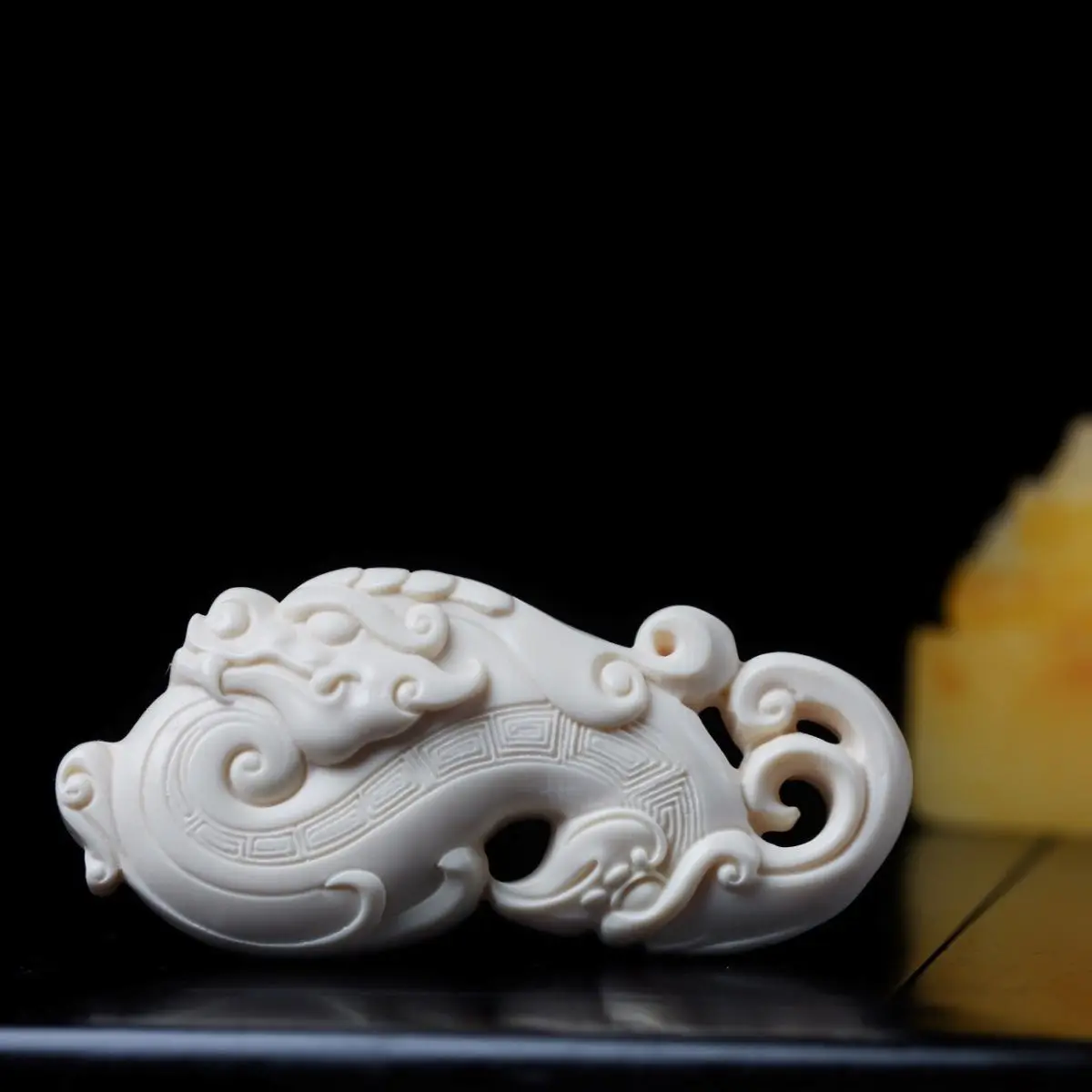 

Ivory Fruit Vintage Dragon Dragon and Phoenix Carving Ornaments Zen Home Decorations Handles To Play with Gifts Wood Carving