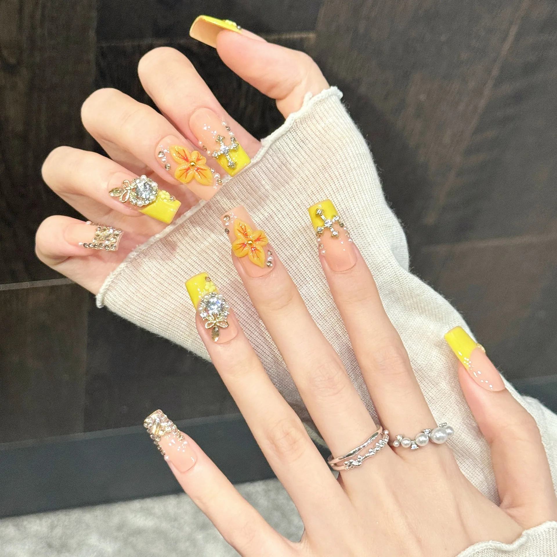 10PCS Square Handmade Press On Nails, Warm Yellow French Flash Broken Diamond, Suitable For Parties And Daily Wear. view 6