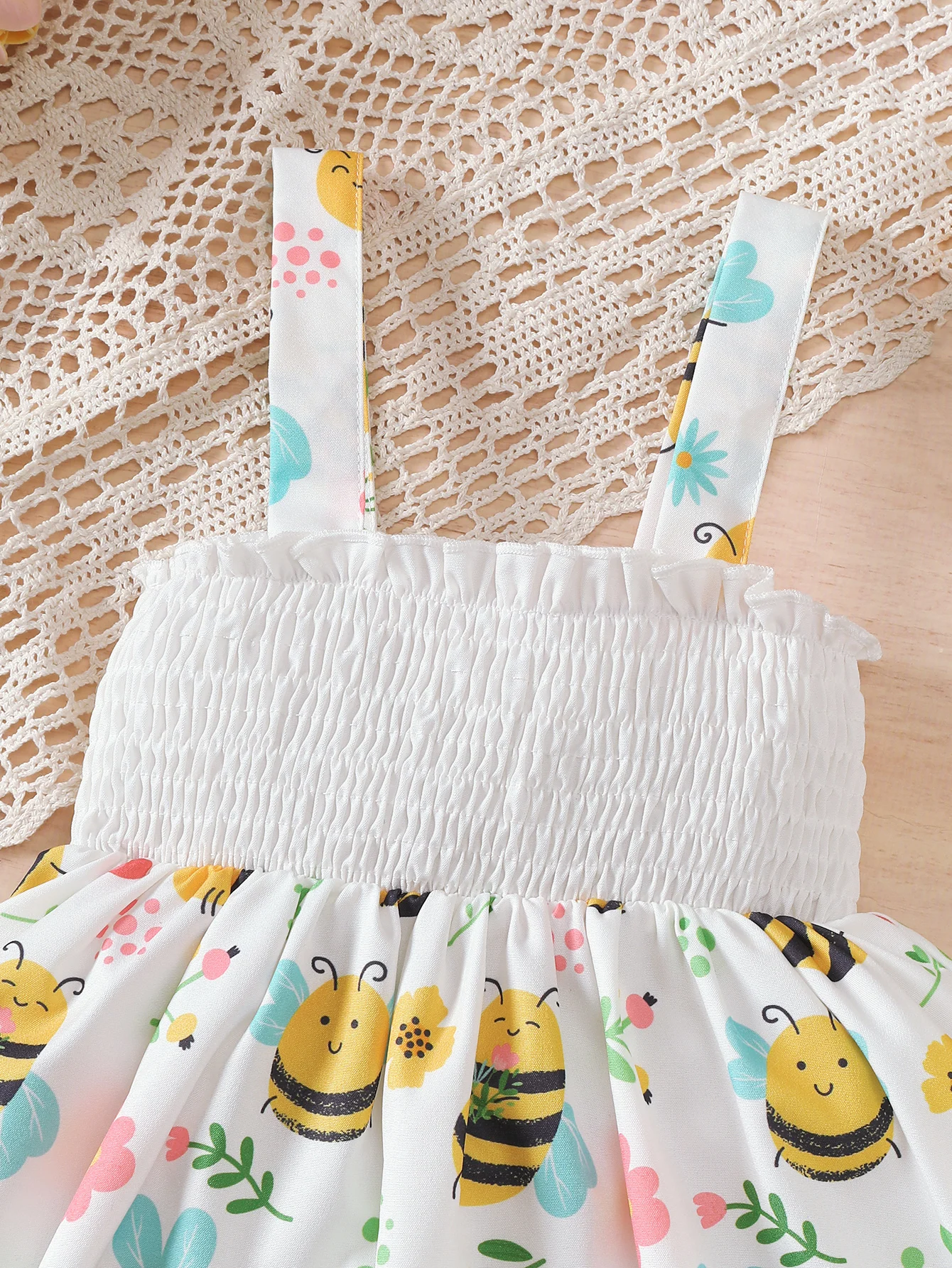 Baby-Mädchen-Kleid mit Cartoon-Bienen-Print, Trägerkleid + Hut, 2-teiliges Set, 0-3 Jahre, süßes Baby-Mädchen-Sommerkleid-Set, Babykleidung – Detail 4