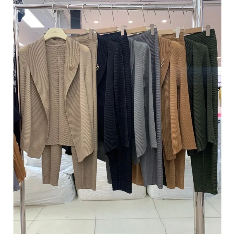 

Miyake плиссированный женский осенний костюм с длинными рукавами и лацканами, повседневный пиджак, простые эластичные прямые брюки, комплект из 2 предметов для поездок на работу