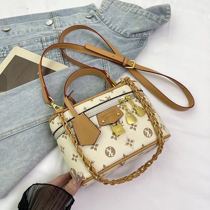 

Classic style vintage handbag, printed square box bag, single shoulder crossbody style bestseller, special design style