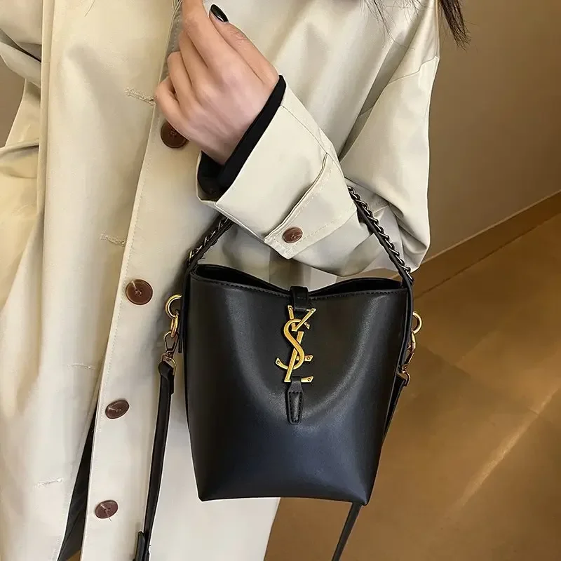 

2026 Trendy Light Luxury Bucket Bag for Women, Niche High-End Design Fashion Shoulder Crossbody Bag