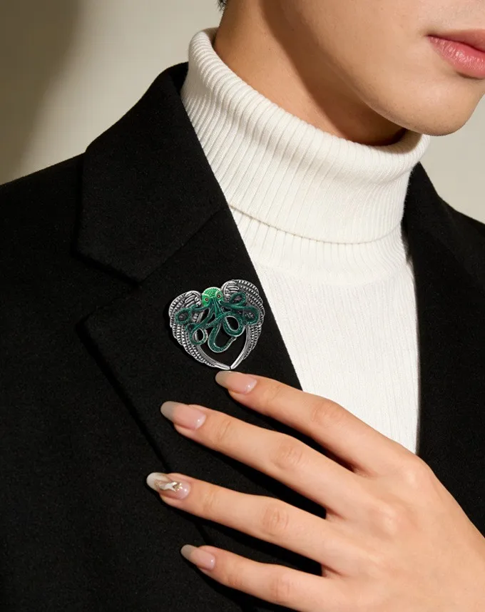 Ocean creature octopus brooch, high-end fashion temperament, high-end crystal studded diamond women's clothing accessories