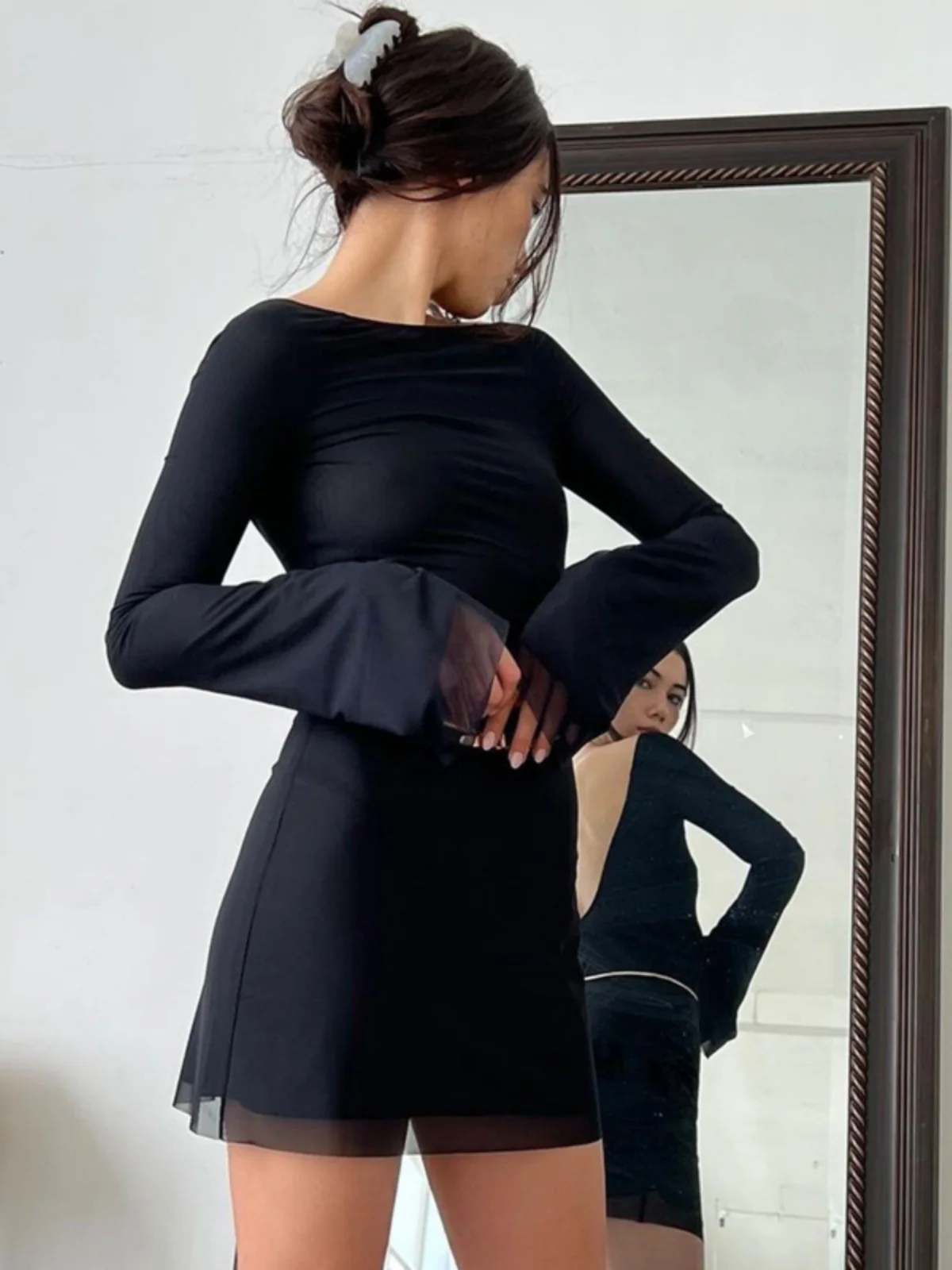 فستان أنيق بأكمام طويلة وظهر مفتوح وخصر متوسط، تنورة قصيرة ضيقة، قطعة واحدة، لموسم الربيع، لون واحد، فستان كاجوال