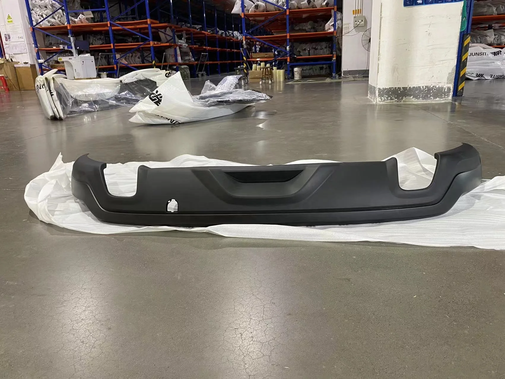 STLFKT4B-17F954-GW KT4Z-17K835-GAPTM نسخة الولايات المتحدة الأمريكية إصدار رياضي قطع غيار السيارات المصد الخلفي الناشر القسم السفلي لـ Fords Edge #5