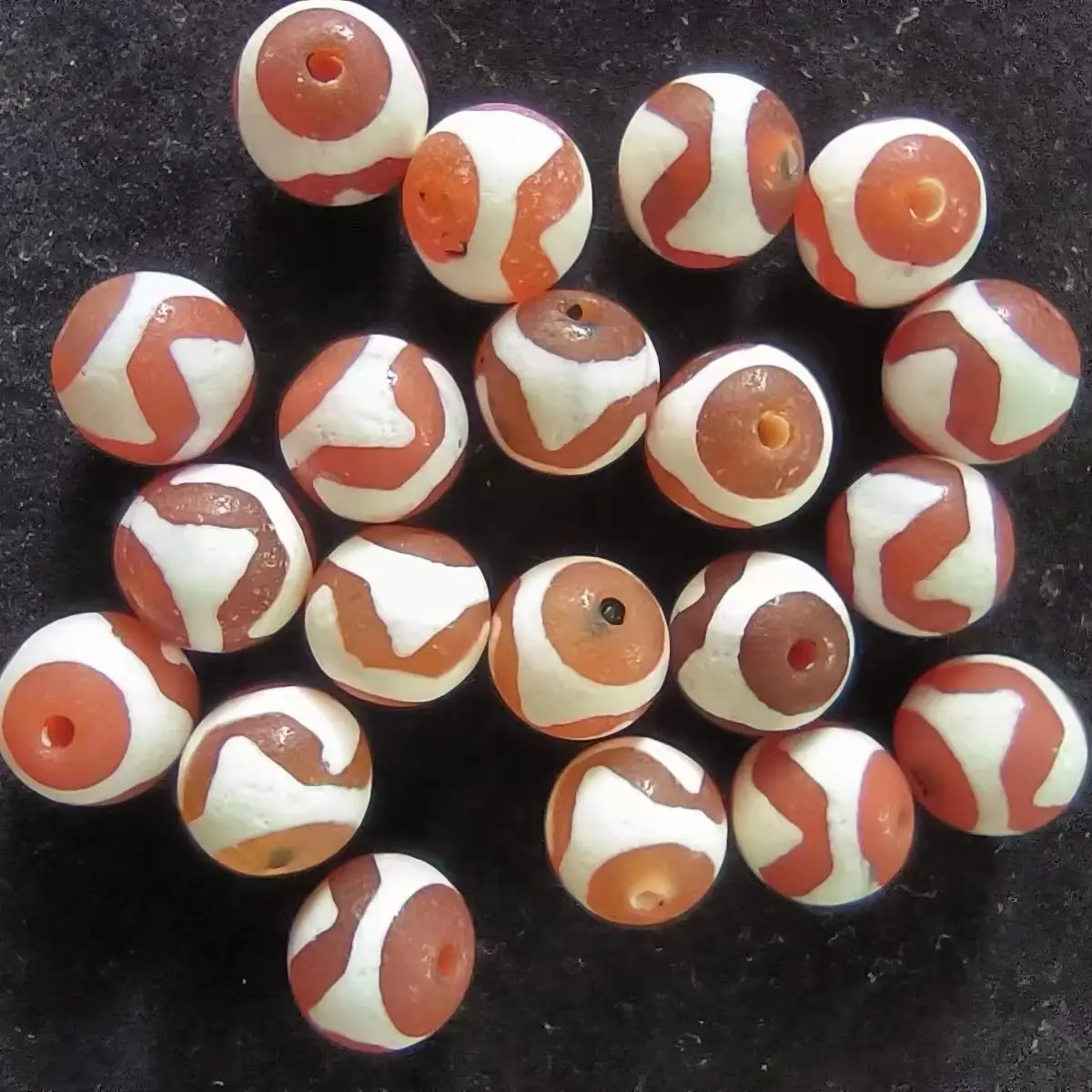 

5pcs/lot natural red white agate dzi Huya God of Wealth GuiRen pattern round beads wholesale jewelry Accessories weathered gem