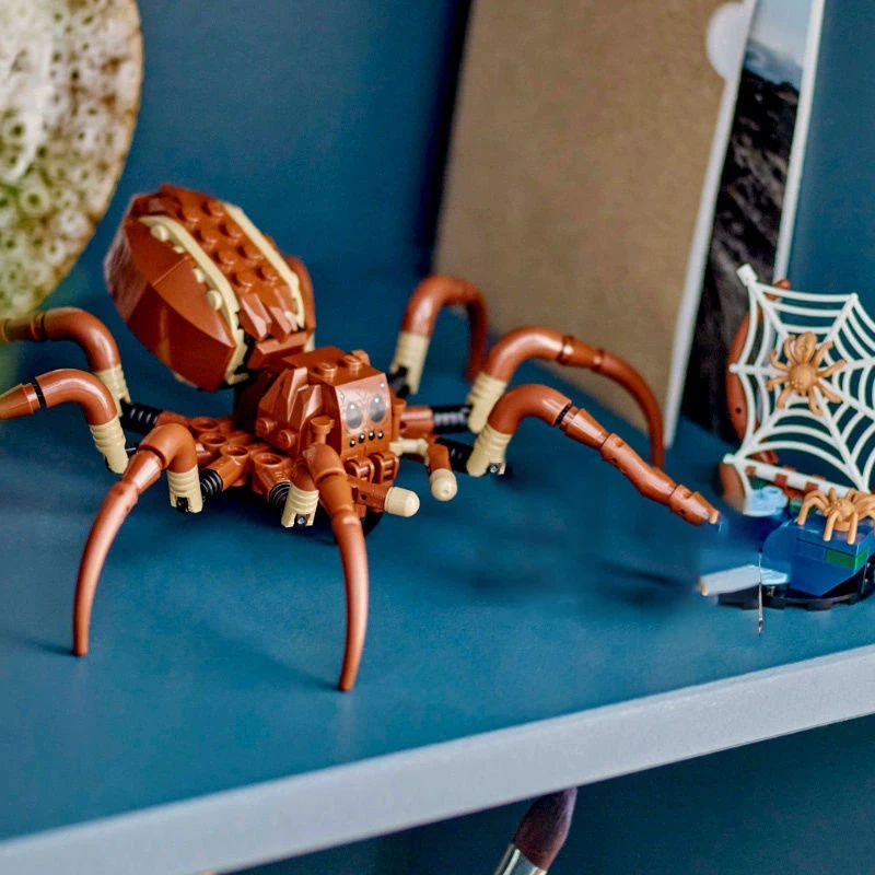 

2025 195 шт. Биологические в запрещенном лесу — Набор с пауками — Фигурки волшебных существ — 2 минифигурки персонажей в подарок