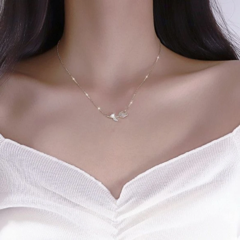 Collar de tulipán para mujer, cadena ligera de lujo de alta gama, diseño pequeño y fresco, para clavícula