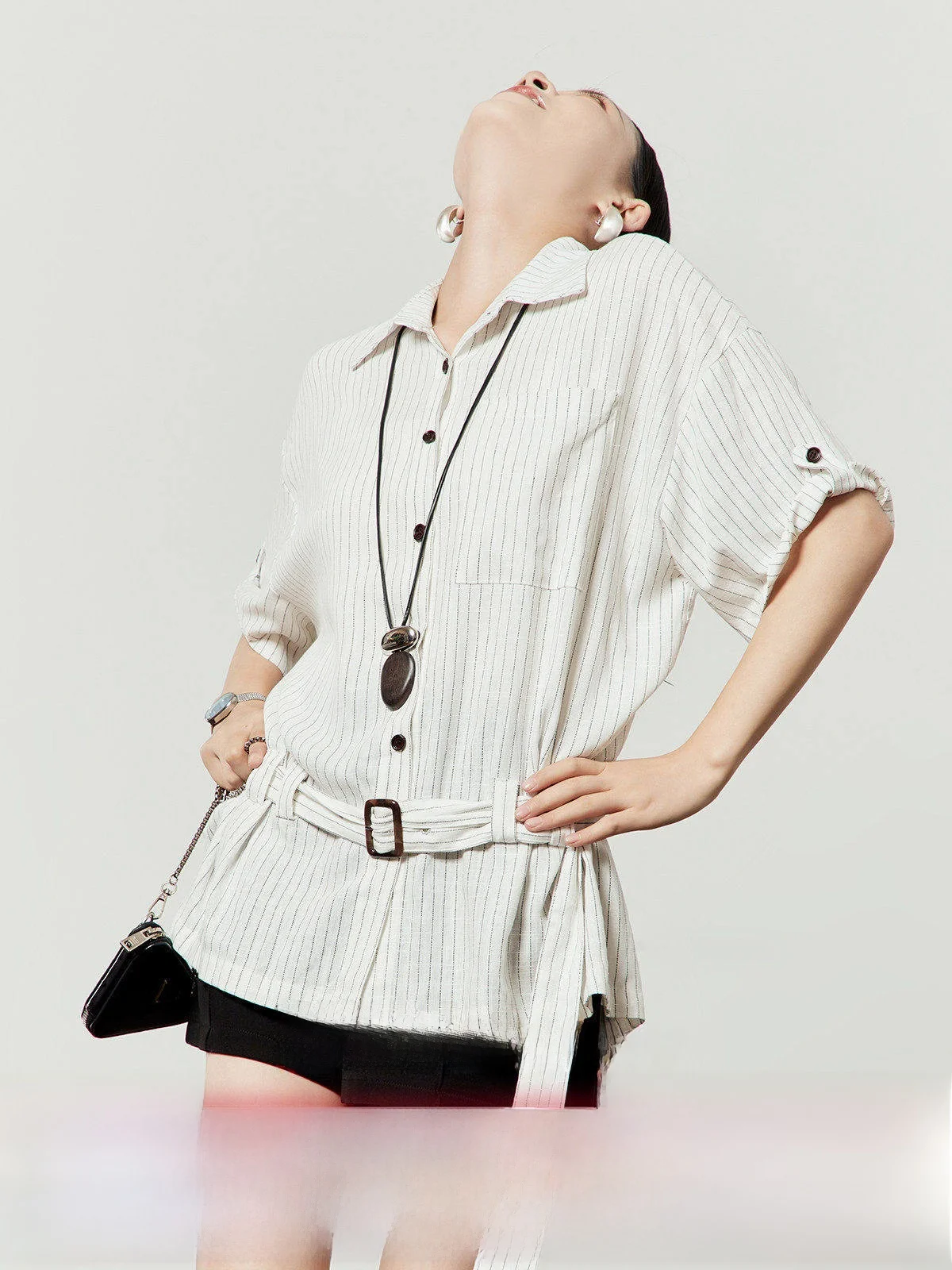 

Белая свободная женская рубашка с коротким рукавом в полоску, для повседневной носки, летняя новинка, с воротником, из дышащего полиэфирного волокна