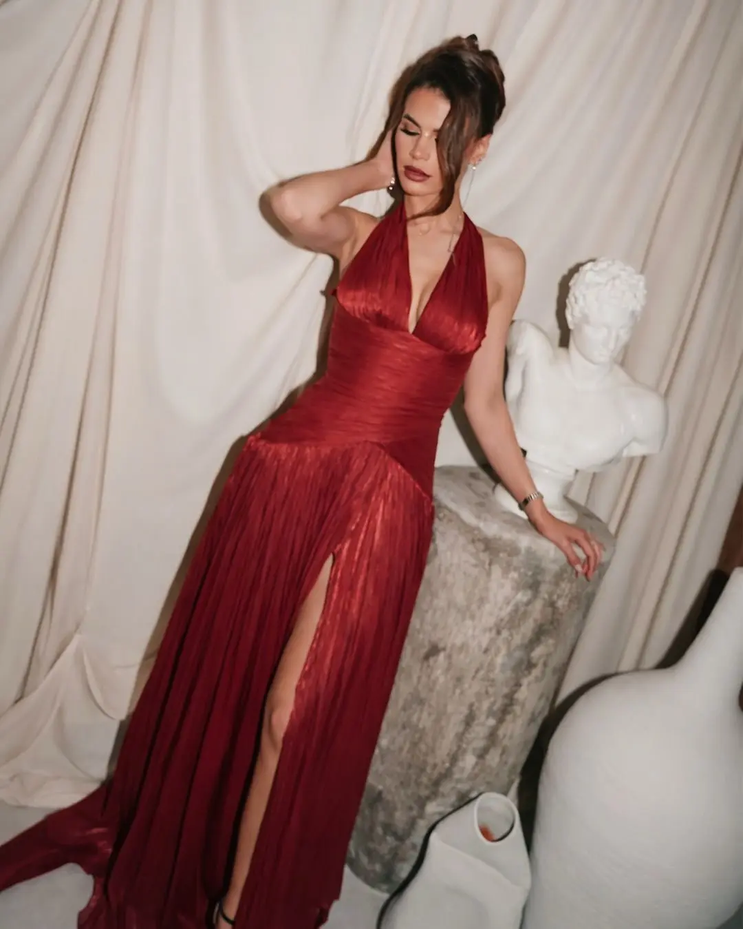 

Sexy Red Gold High Split Evening Dress Chic V-Neck Sleeveless Neck Strap Pleated Backless Birthday Party Prom Cocktail Vestidos