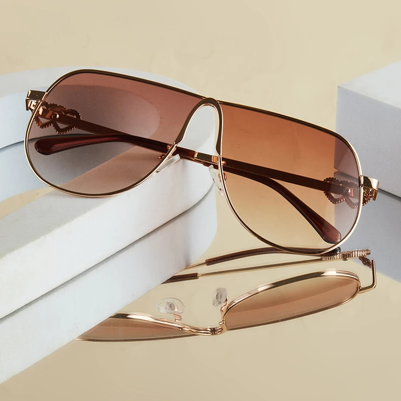 1Pc frauen Mode Gläser Neue Exquisite Große Rahmen Aviator Stil Retro Vielseitig Doppel-Herz Tempel Trendy Street stil Anzug