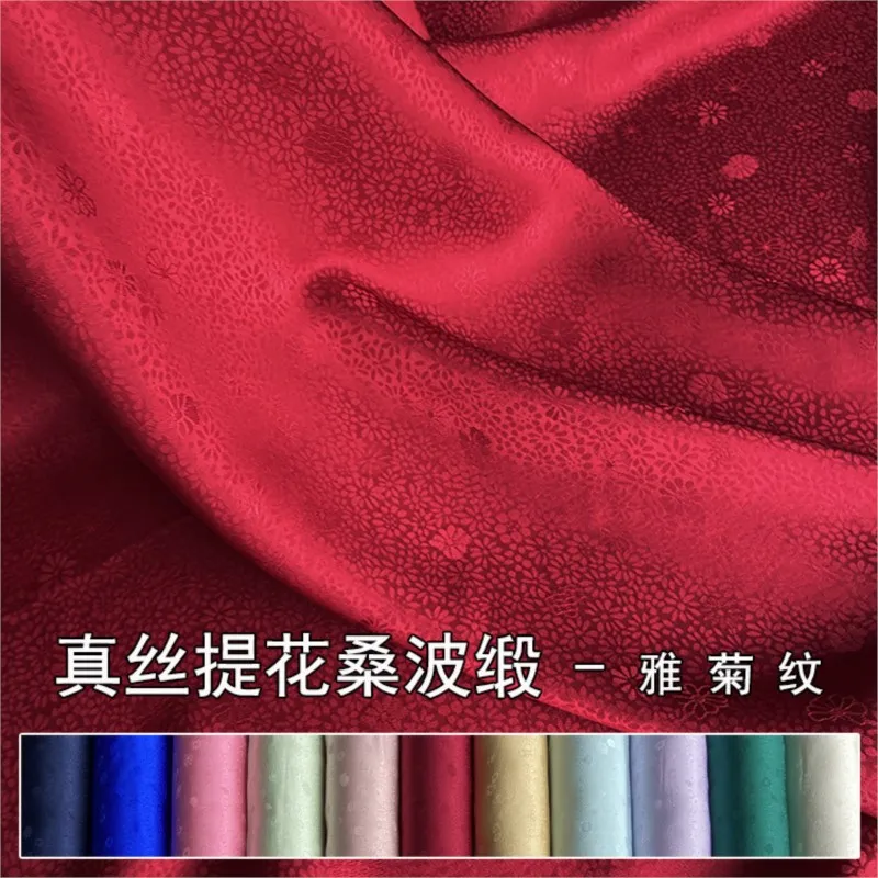 

Summer jacquard silk satin fabric replicates the traditional Chinese style of Republic China era cheongsam skirt