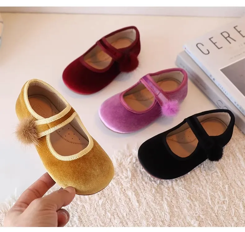 

Весенние туфли для девочек в стиле принцесс, новые повседневные туфли из вельвета, модные туфли Мэри Джейн, теплые плюшевые детские туфли с мягкой подошвой, ретро-туфли для танцев на плоской подошве