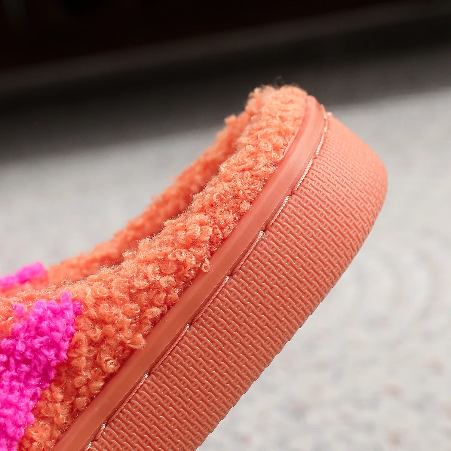 Herren-Plüschpantoffeln, farblich abgesetzte, bestickte Winter-Hausschuhe mit gestreiftem Leopardenmuster, rutschfeste, warme, bequeme Plüschschuhe für Damen – Detail 15