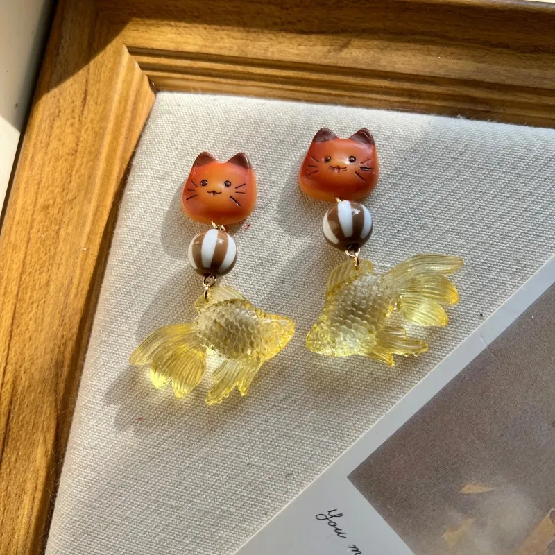 

Cute Goldfish Earring Creative Small Cat Head Earrings With Goldfish Pendant Earrings Transparent Goldfish Resin Earrings 2025