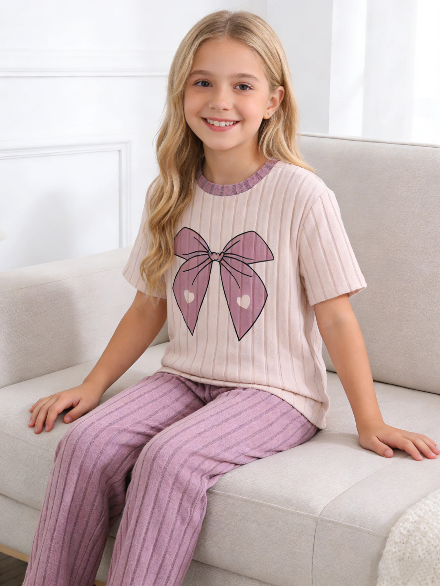 Girls' short sleeved pajamas and sleepwear set for spring and autumn, suitable for home wear with short sleeved pants for girls