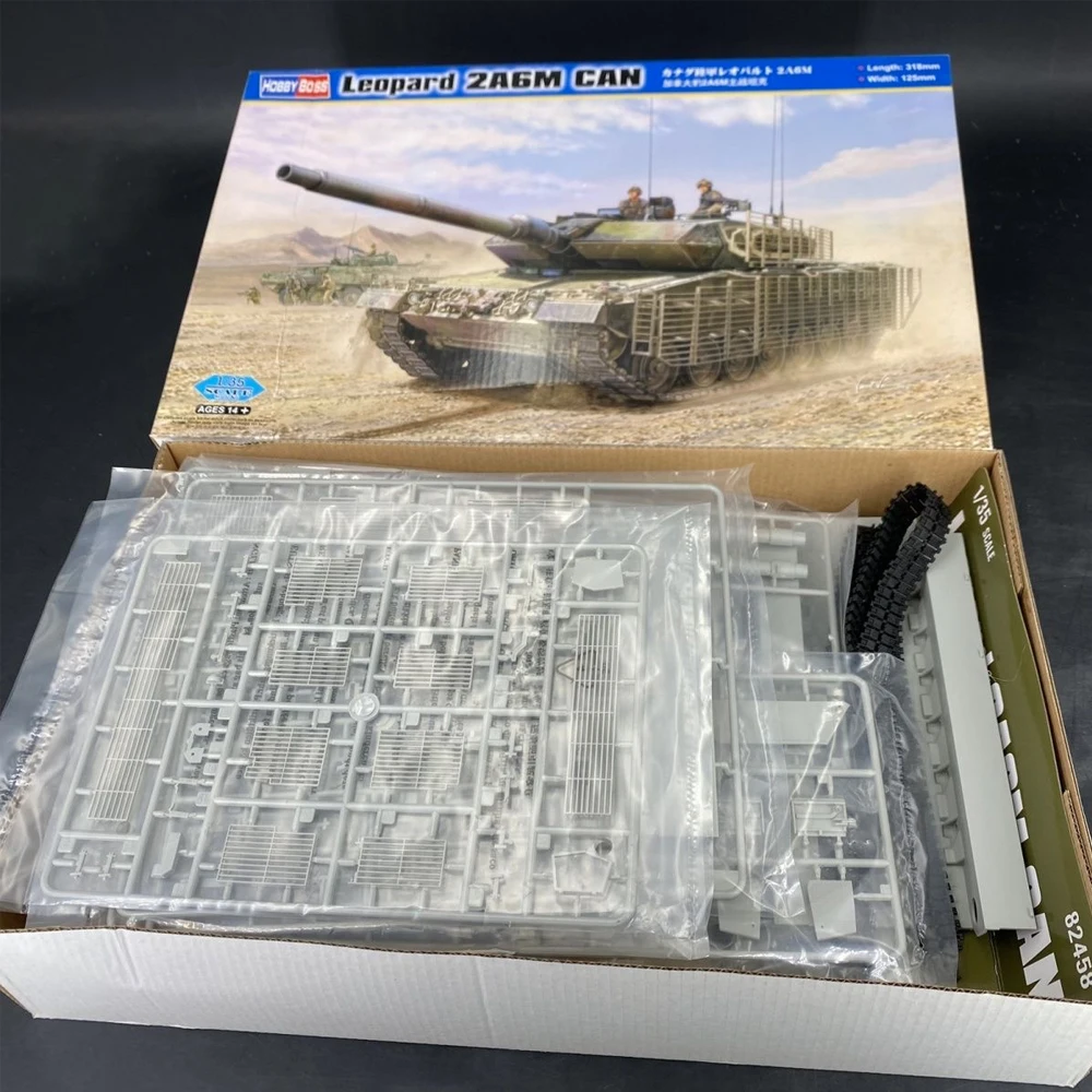 

Hobbyboss 82458 масштаб 1/35, канадский леопард 2 A6M CAN, основной боевой танк MBT, игрушка для хобби, пластиковая модель, строительный комплект