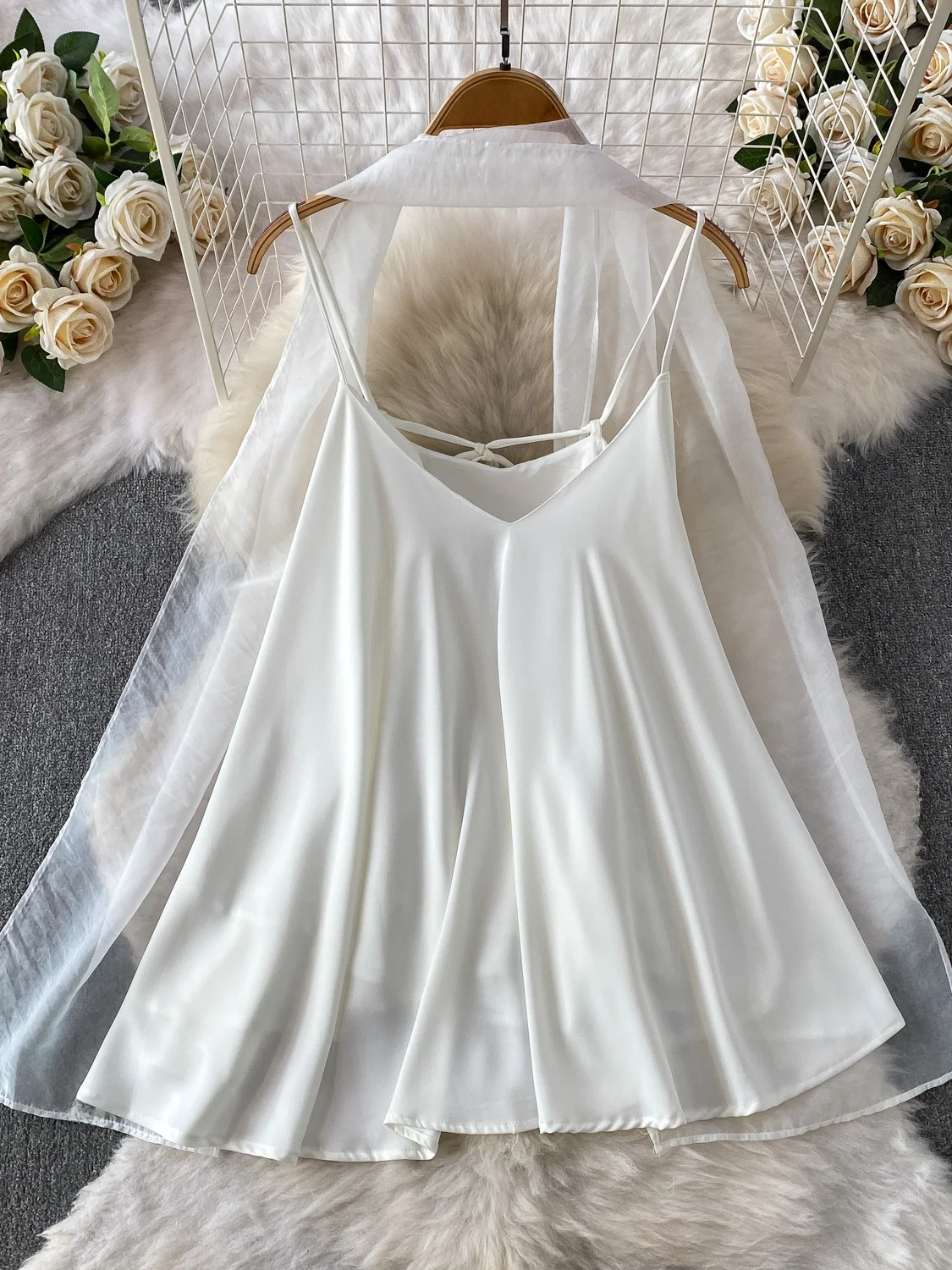Elegant V-Neck Sleeveless Satin Wrap Women's Summer Top Neck Hanging Strap Net Gauze Design Loose Fit Slimming Inner Wear