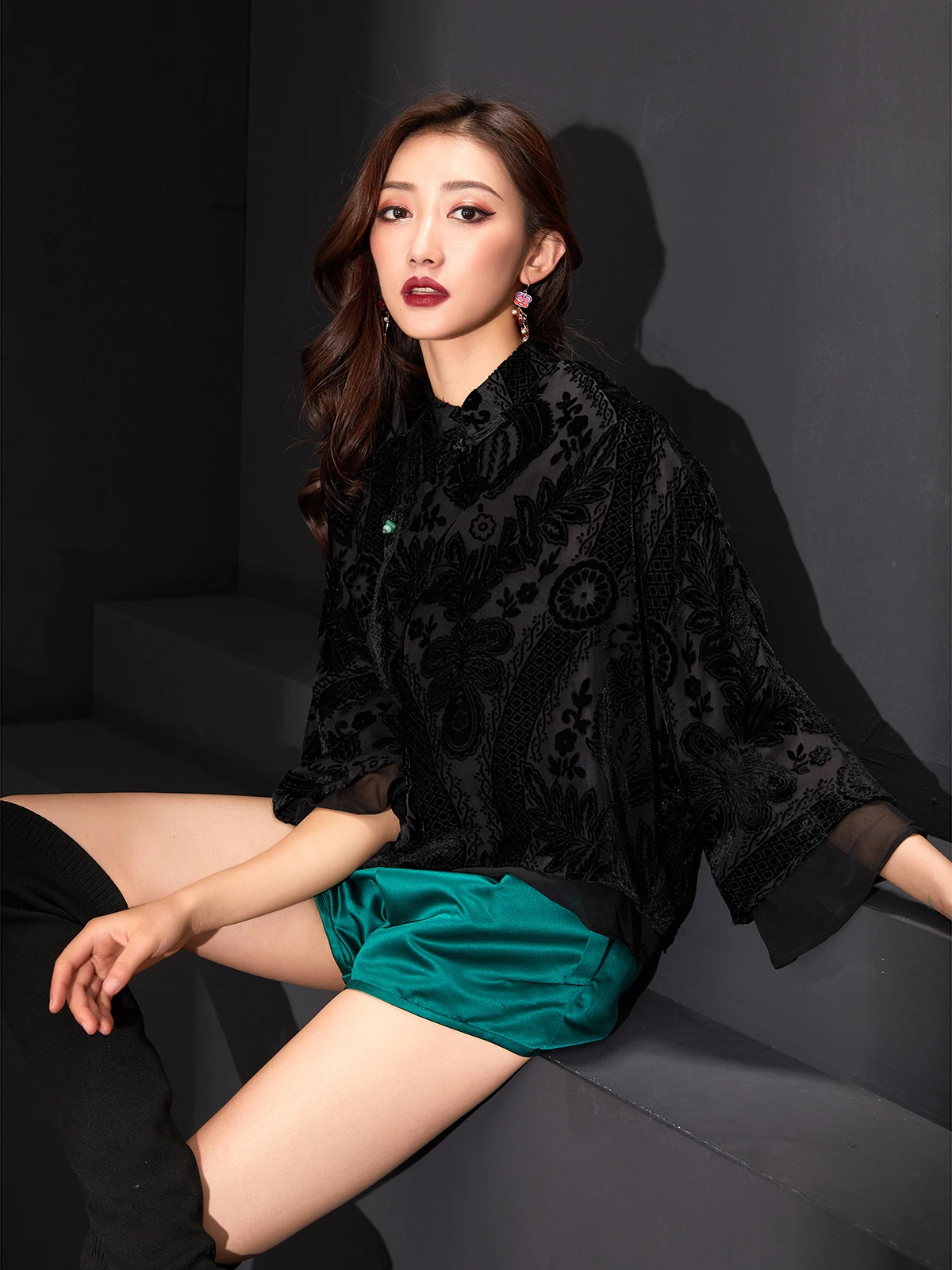 

Original Design Short Chinese Style Shirt Dark Tang Costume Windburn Flower ShortDesigner's Unique New Style Women's Fashion Top