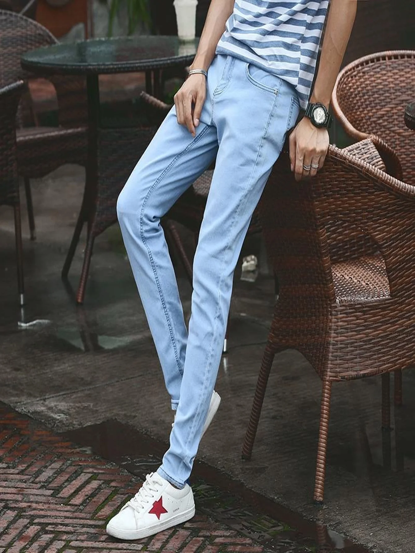 

Джинсы в стиле хип-хоп, синие, узкие, для мужчин, в стиле Y2K, легкие, ретро, для свиданий. Аксессуары и ремни в комплект не входят.