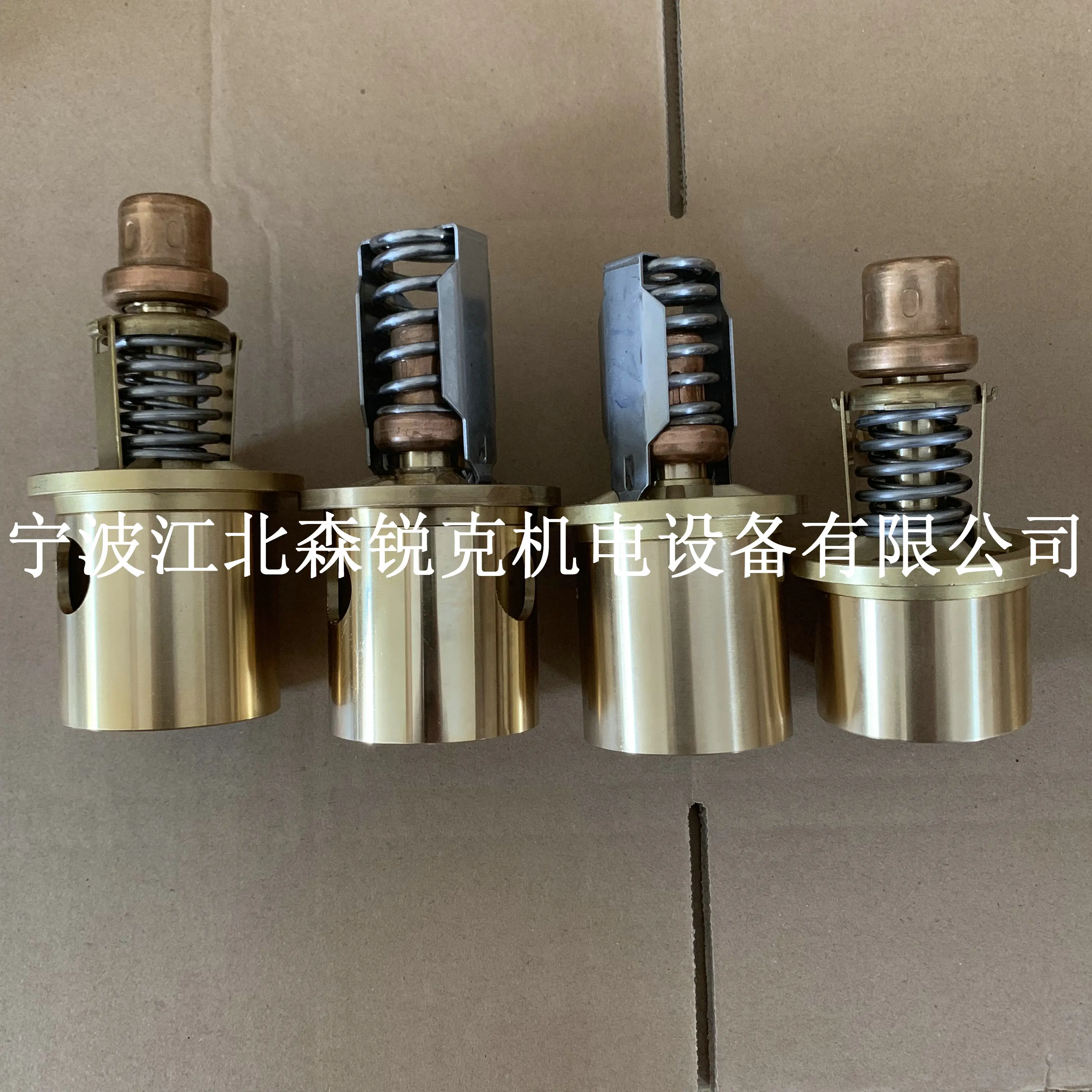 

Temperature control valve QX102258 screw air compressor thermal control valve core 2TCBS135/140/150/160