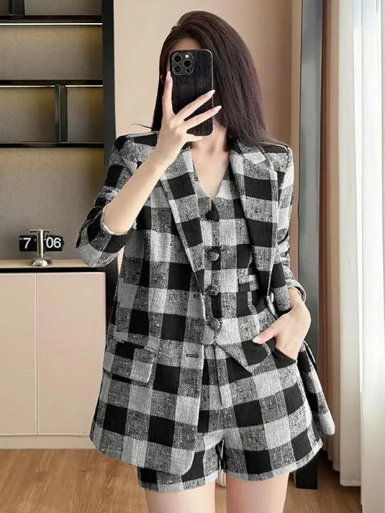 

Осенне-зимний женский комплект из трех предметов, черный, розовый, в клетку, однобортный пиджак, топы + жилет, короткие топы и шорты с высокой талией, популярные