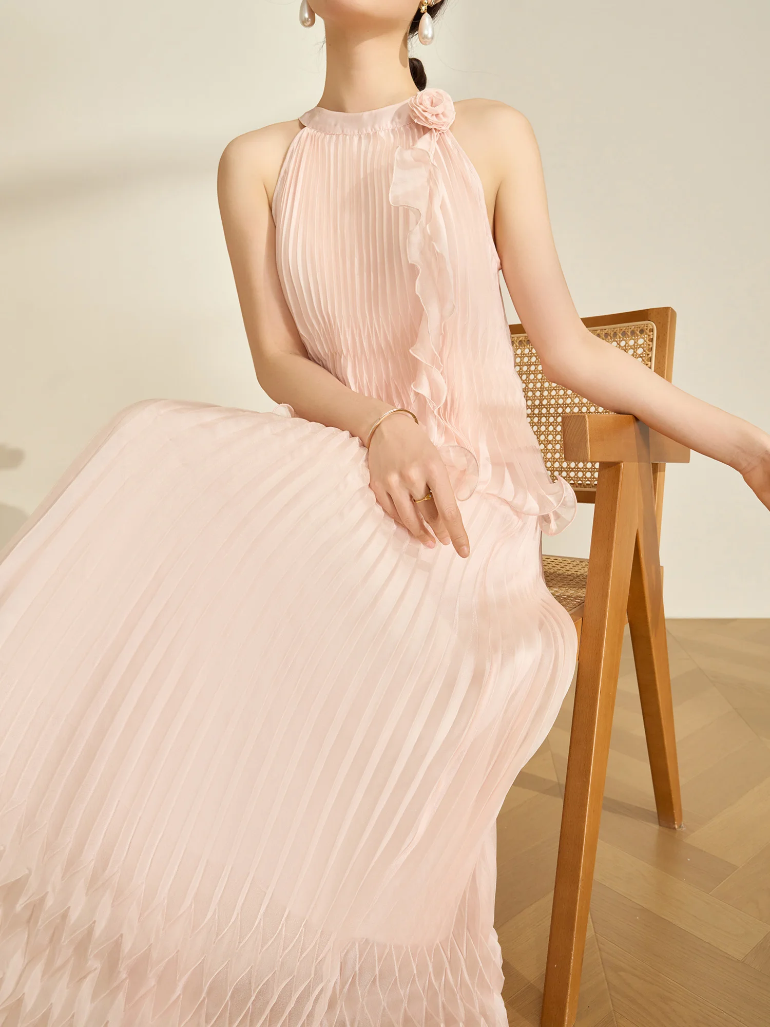 

Flowing Era Summer Outfit Set Women's Pink Sleeveless Pleated Hanging Neck Top Skirt Two-piece Set Elegant Style Casual Wear