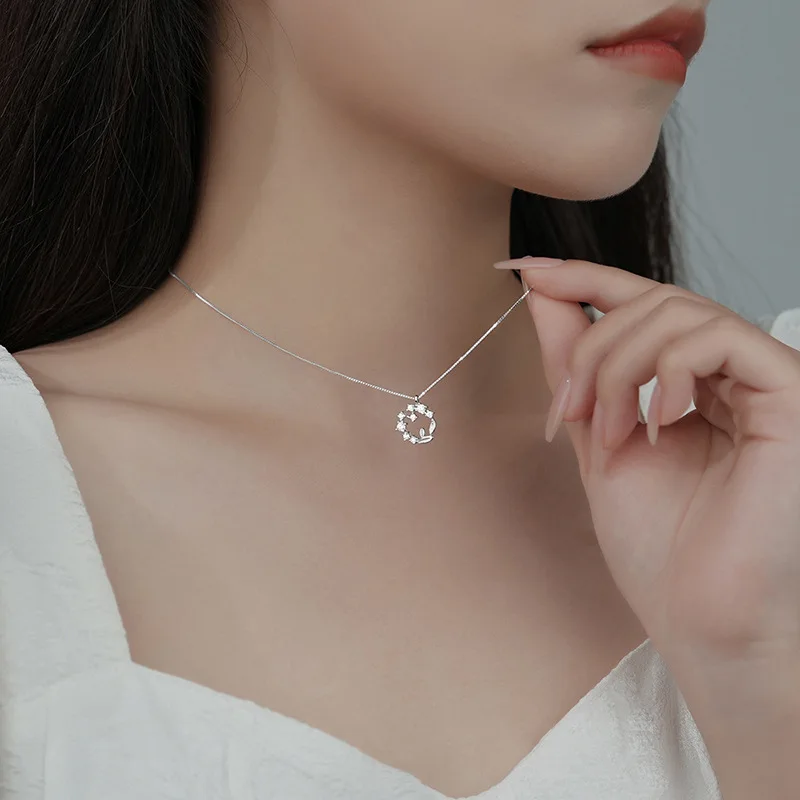 

Lucky Flower Circle 925 Silver Color Necklace Chain Women's Luxury Charm Bright Leaf Set Diamond Short Collar Chain