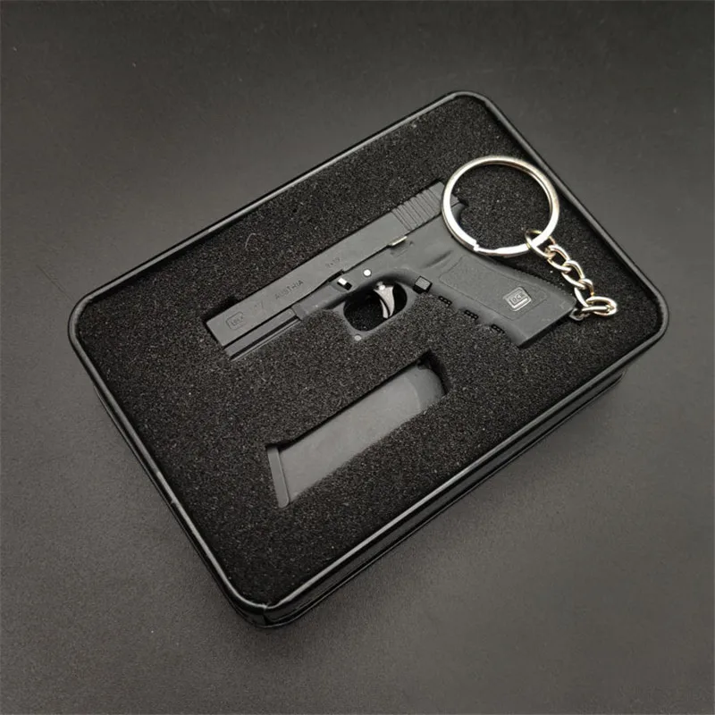 1:3 GLOCK Shell Eject Metal Keychain Model Toy Gun Miniature Alloy Pistol Collection Toy Gift Pendant