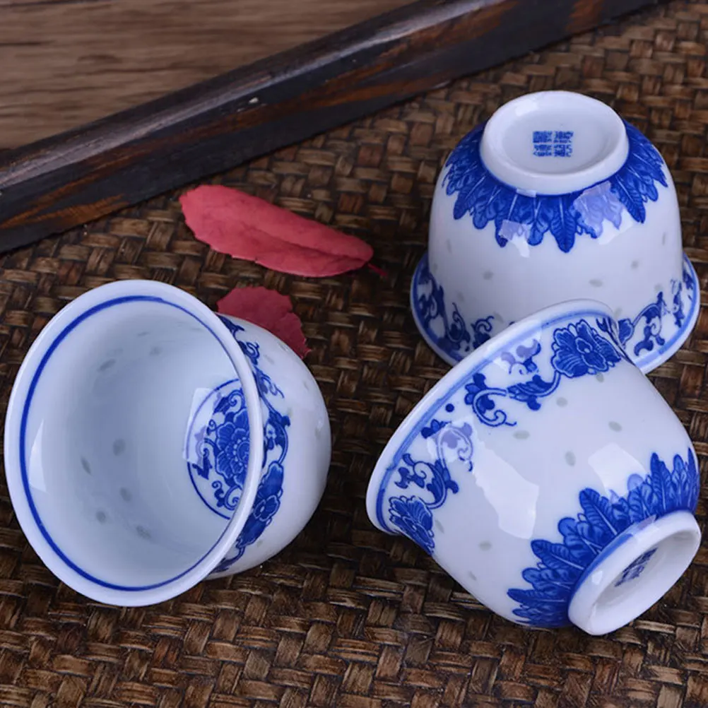 

2Pcs Vintage Blue White Porcelain Tea Cup Chinese Style Retro Design Kung Fu Tea Serving Cup Decorative Household Teaware