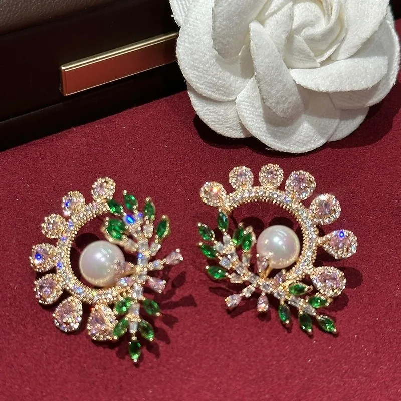 

Новые модные элегантные серьги с цирконами, жемчугом и цветочным декором в стиле легкой роскоши
