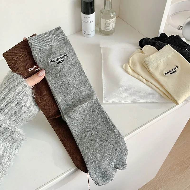 Japanese Casual Middle Tube 2 Fingers Socks Women Letters Designs Flip Flop Socks Fashion Split Toe Sports Socks Spring Summer