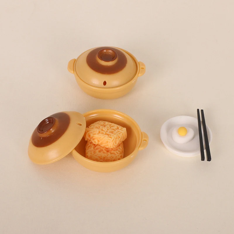 Simulation de maison de courses, mini cocotte, nouilles aux œufs, photographie de jeu de nourriture l'inventaire, petits ornements