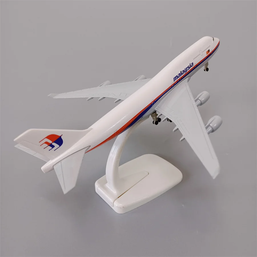 20cm Air Malaysia Airlines Boeing 747 B747 Airways lega metallo modello di aeroplano Diecast aereo modello e ruote aereo aereo