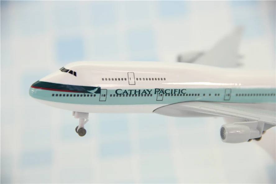 20CM Cathay Pacific Airways B747-400 B747 Aircraft Model Toys with Base Alloy Diecast Airplane Adult Fans Collection Souvenir