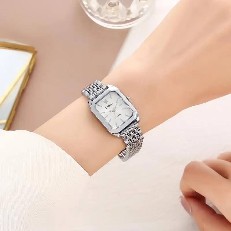 أزياء كلاسيكية خمسة حبة سوار ووتش مربع أزياء المرأة ووتش آلهة الأساسية