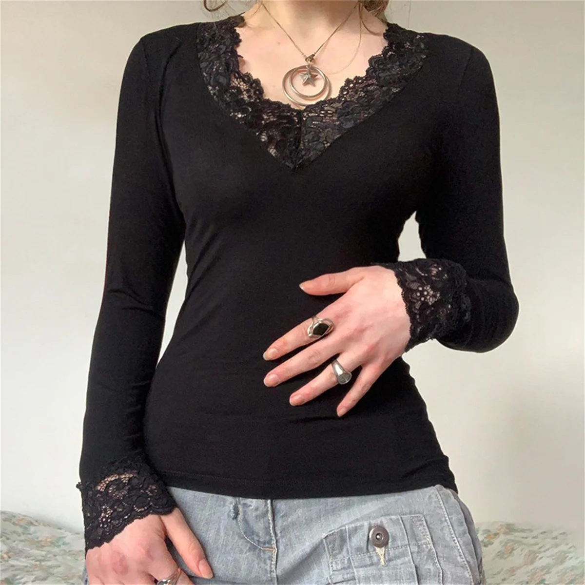 Women V neck Lace Splicing T shirt Top Sexy Navel Exposed Pullover Fashion Splice Hot Girl Club Party Top Spring New Lady Shirt