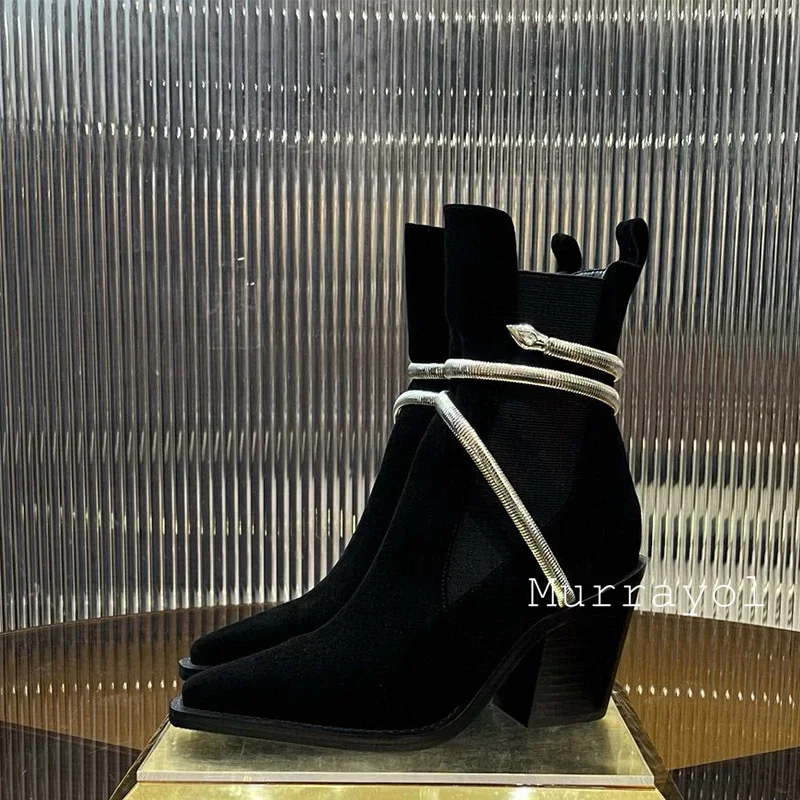 女性用スエードカウブーツ,ゴムバンド,四角いヒール,金属製のヘビ型,絡み合った装飾,短いブーツ,秋と冬