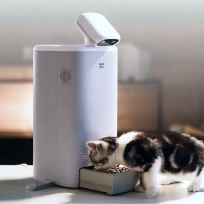 Artificial intelligence  integrated automatic pet feeder - 360 ° tracking, remote operation, meal monitoring