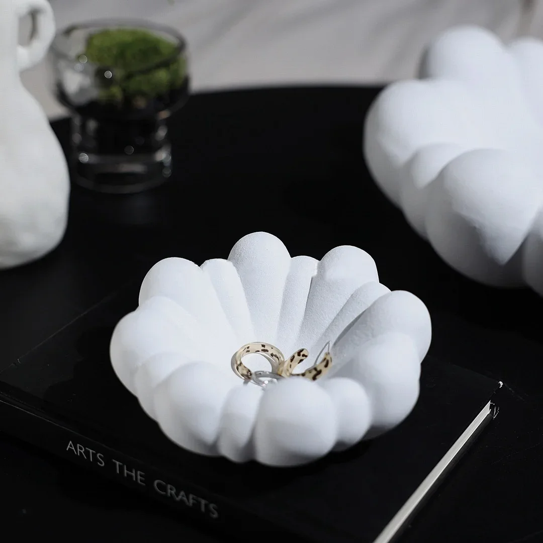 

1pc, resin petal cloud storage tray, home decoration sculpture, minimalist jewelry storage, table decoration, Valentine's Day gi